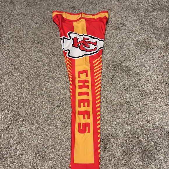 Kansas City Chiefs Tights, NWOT, Women's size Large
73% Polyester 27% Spandex - Picture 2 of 3